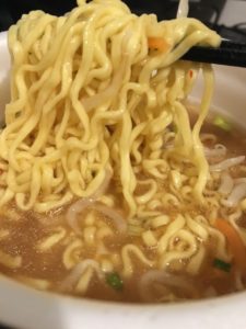 「マルちゃんでかまるバリシャキもやし味噌ラーメン」を作ってみた